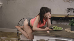 Teen Rubs Her Bean