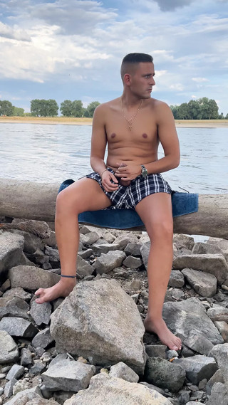 German twink boy jerks off naked at the Rhein (Duesseldorf) Twinkboy82