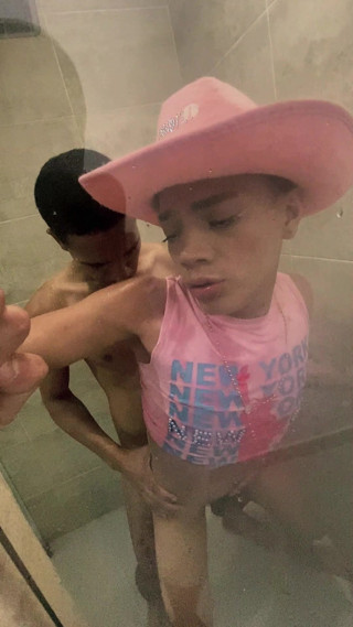 FEMBOY GETS FUCKED BY A STRANGER IN THE BATHROOM OF THE HOTEL WHERE SHE IS ON VACATION WITH HER FAMILY thumbnail