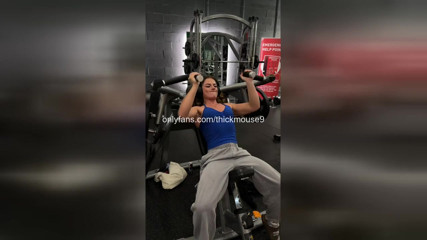 18yo Muscle Girl's Dripping Pussy Pound During Live Leak