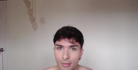 Young Gay Man Shoves a 24-centimeter Dildo up His Butt