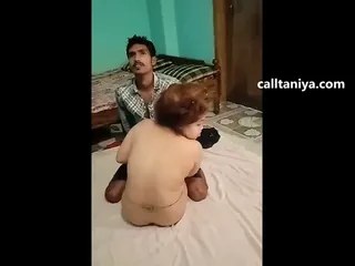 Hot Bangla Bhabhi Ko Dosto ne Milkar Choda