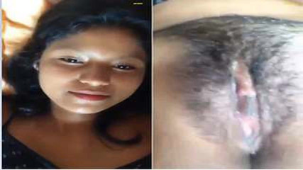 Today Exclusive-Cute Girl Showing Her Pussy...