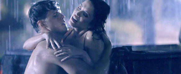 Melissa Bolona Sex on the Rain On ScandalPlanet.Com