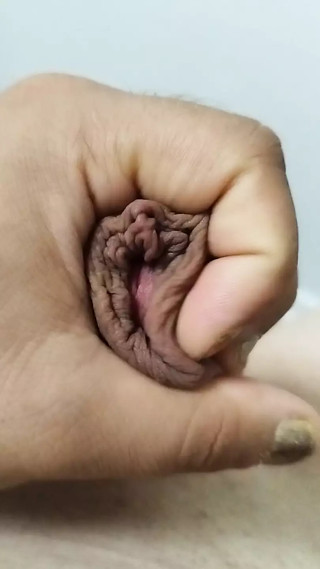 Jerk off in extreme close-up