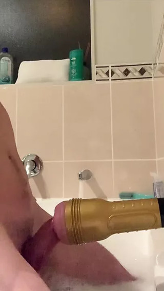 Kiwi Boy Fucks Fleshlight in Bathtub