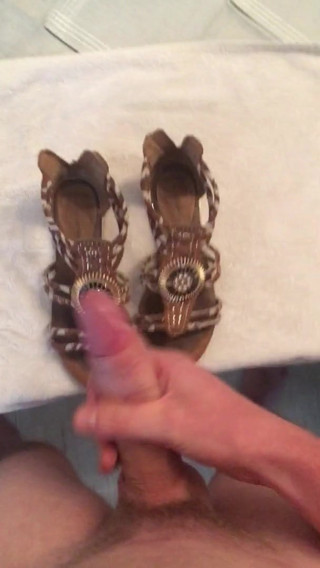 Cum on her shoe:)