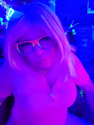 Bimbo throat gag