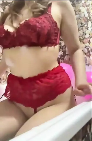 Hot Pussy Masturbates for You