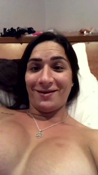 Transex pauzuda e pentelhuda