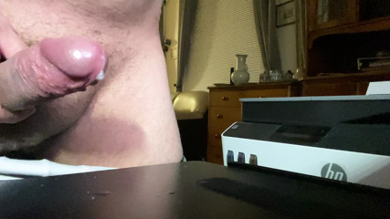 Quickie masturbation and giving a good cum load