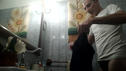 Genius naked in bath