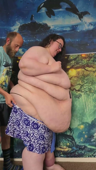 SSBBW Gets Help Fitting Into Tight Swimming Costume