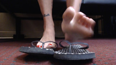 Red toenails flipflop shoeplay