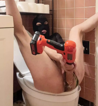 crossdresser drilling my asshole thumbnail
