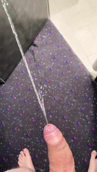 Messy hotel piss