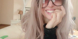 Strong Vulgar Accent! Beautiful Italian Whore Offends Your M. Between Burp and Farts