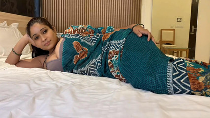 Desi old Sasur Ji flirting with Newly Married Bahu fir apna mota land chusvakar jamakar chudaee ki