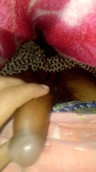 Deshi hot boy Bibi ki yaad me mutthi mar Raha hai