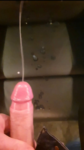 Extremely big cumshot from Luca Valen squirts everywhere