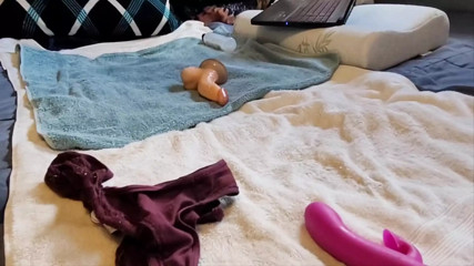 Very horny play at home finished with my wife's panties. thumbnail