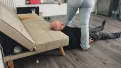 Big Jeans Booty Facesitting - No Escape