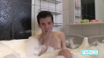 Foam-Covered Xander Spreads His Ass And Strokes His Cock In The Bath!