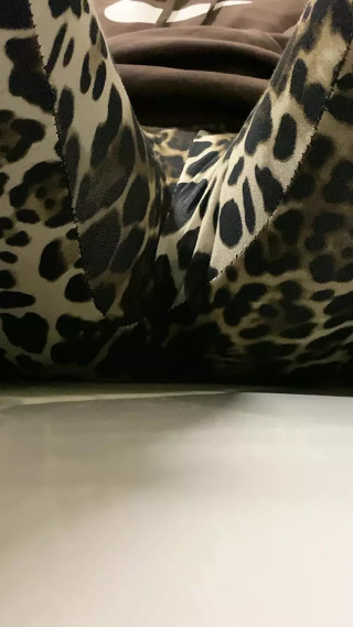 I piss in my new Leopard Leggings!