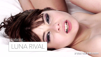 Luna Rival & Silvia Rubi try some lesbian games