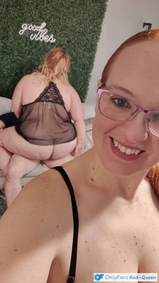 Cuckquean Selfie – Wife Watches and Films Herself Being Cucked by Younger Cute BBW Girl
