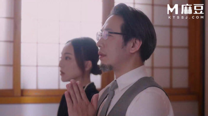 ModelMedia Asia – The older stepbrother comforted the widow who had lost her husband with his cock