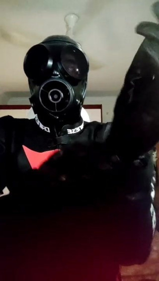 WANK IN DAINESE SUIT AND GASMASK S10 WITH PP