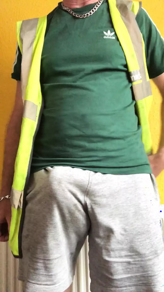 Chav builder eats his own load