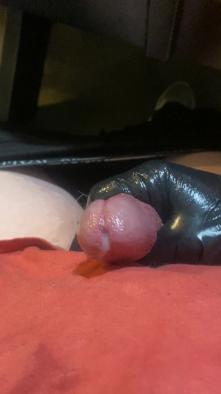 A quick lil rub and tug