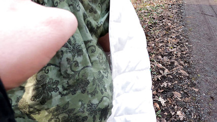 Pussy slapping mit dem Lineal im Wald