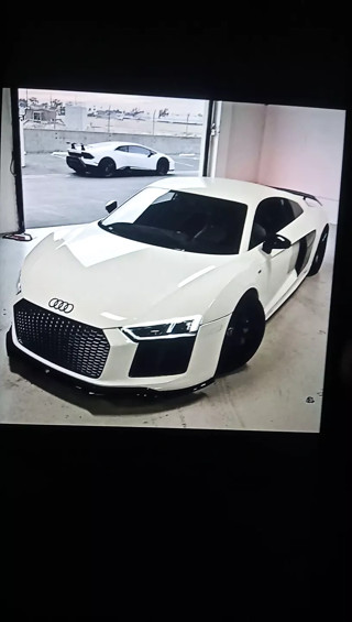 CUTE GIRL WITH A SEXY ASS LIKES TO FOOL AROUND WITH HER FOOD