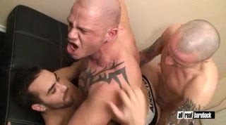 Hung bareback doublepenetration