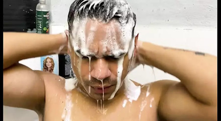 I was in the bath and I got rolls thumbnail