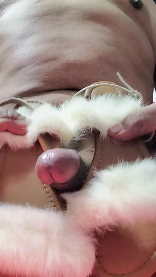 mechanic found pair of cute sandals in trunk of car