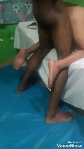 Bryan y Carlos haciendo el amor en relaciones anales gay
