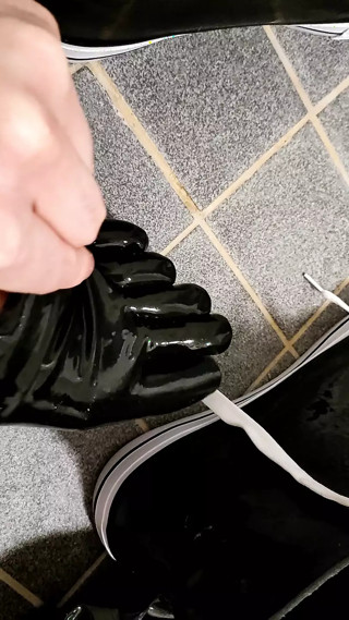Undressing latex converse sneakers, latex stockings and latex toe socks - So sweaty! thumbnail