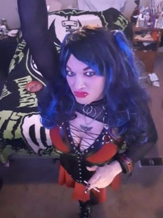 Shanna Silver smoking Capri 120 and dancing