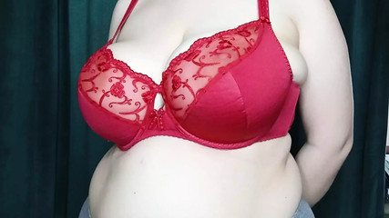 You want to buy my bras ?