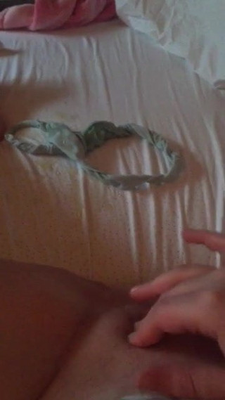 Kik girl masturbates and squirts