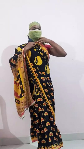 Gunjan crossdressers in saree