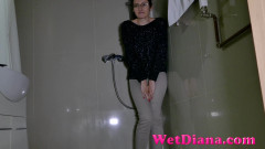 Jeans button stuck, she has to pee in her pants