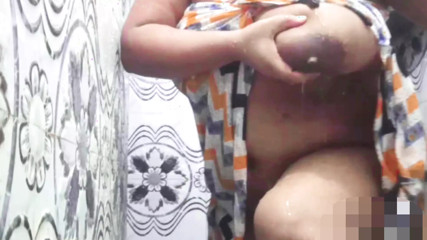 Sister-in-law's fun, sister-in-law showed everything while bathing