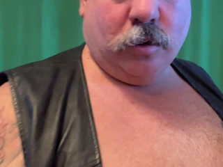 Retired Coach Bear Cums Over 10 Times Hands Free