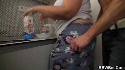 Banging fat girlfriend in the kitchen