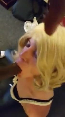 Crossdresser Sucking Nice Cock 6